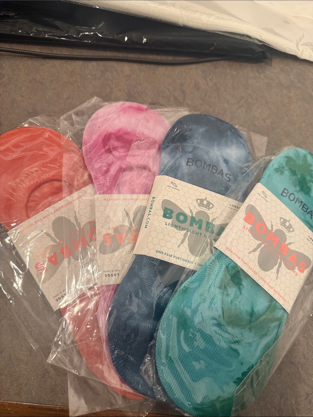 Bombas 4 pack Tye Die socks. Size L nwt